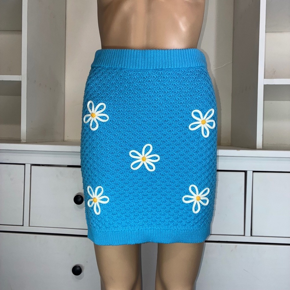 Blue Knit Daisy Mini Skirt Small Floral Applique Textured Honeycomb